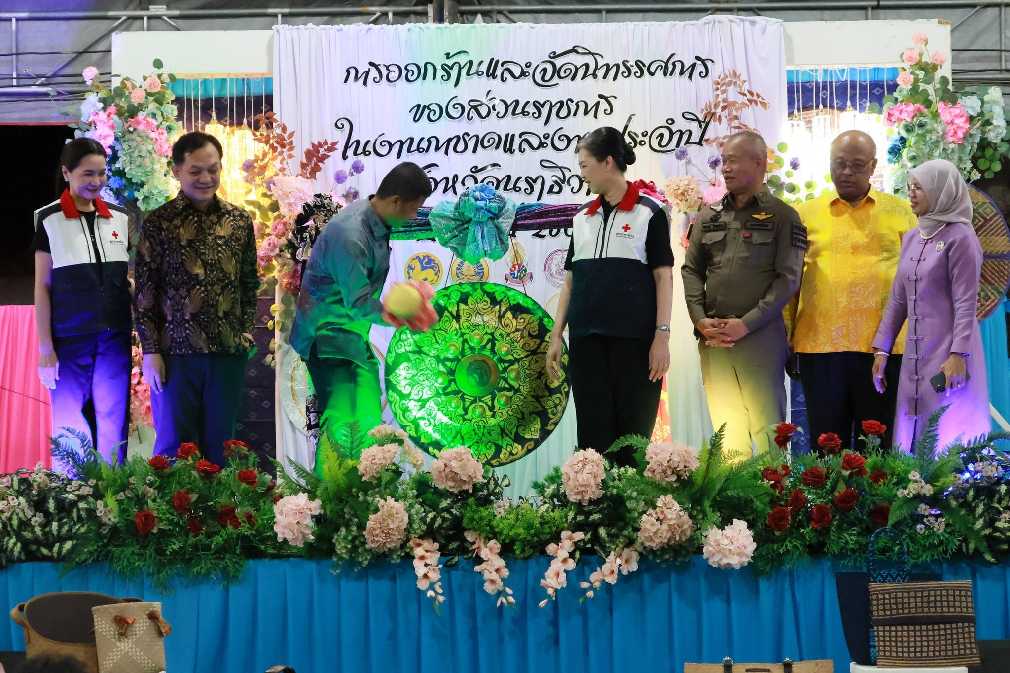 พช.นราธิวาส ผนึกกำลัง 28 หน่วยงาน เปิด "กิจกรรมการออกร้านและแสดงนิทรรศการส่วนราชการ" ชูนิทรรศการมีชีวิตและตลาดนัด OTOP เมอนารอ กระตุ้นเศรษฐกิจฐานราก